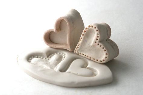 Simple Heart Outline, Ceramic Stamps, Stamp Outline, Making Pottery, Clay Stamps, Pattern Stamping, Glaze Paint, Heart Outline, Clay Texture