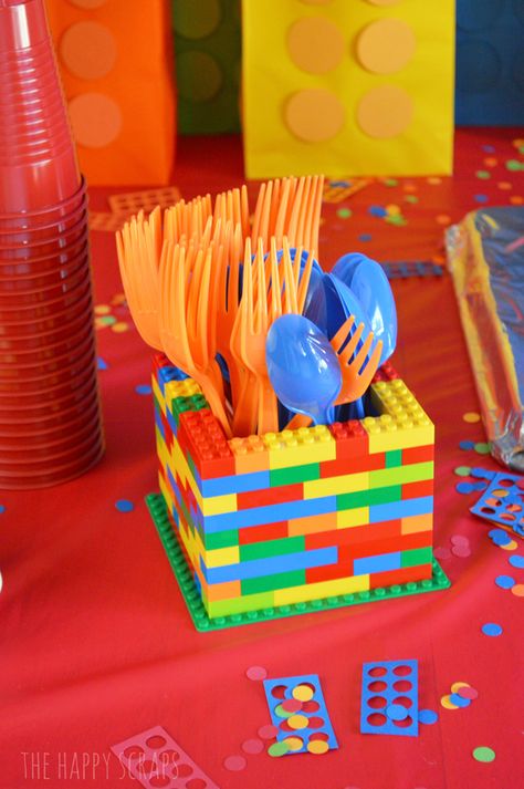 Lego Party Decorations, Deco Lego, Party Utensils, 4de Verjaardag, Ninjago Birthday Party, Lego Themed Party, Lego Birthday Cake, Birthday Party Places, Ninjago Birthday