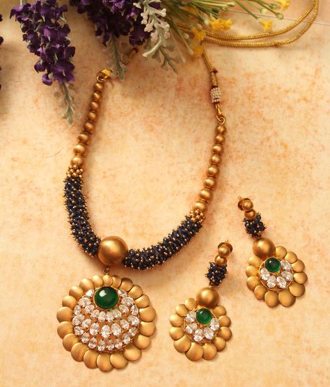 8grams Gold Necklace, Antique Necklaces Design, Black Beads Mangalsutra Design, New Gold Jewellery Designs, Antique Gold Jewelry Indian, Fancy Jewelry Necklace, Gold Mangalsutra Designs, Jewelry Set Design, Gold Necklace Indian Bridal Jewelry