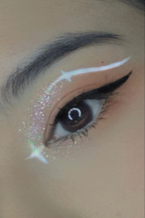 Glitter Graphic Eyeliner, Makeup With White Eyeliner, Angel Makeup, Concert Makeup, Makeup Drawing, Doll Eye Makeup, Cute Eye Makeup, Casual Makeup, Graphic Makeup