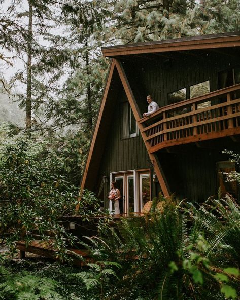 An A-Frame Cabin makes a great wedding venue in Washington State. Located near North Cascades National Park. From an adventure elopement photographer. Washington State Wedding Venues, Wedding Venues Washington State, Washington State Wedding, Treehouse Point, Winter Wedding Venues, Washington Wedding Venues, Lush Wedding, Carolina Mountains, Romantic Outdoor Wedding