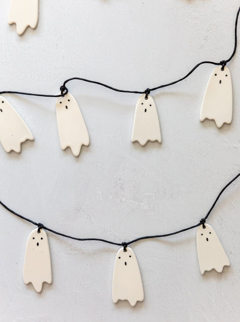 Looking to elevate your Halloween home decor? This Ceramic Ghost Garland is the perfect blend of spooky and charming, ideal for adding a playful touch to your mantel, entryway, or any cozy corner. Embrace the festive spirit with this unique and stylish garland! #HomeDecor #HalloweenDecor #GhostDecor Halloween Anthropologie, Ceramic Garland, Ceramic Ghosts, Pottery Throwing, Clay Ghost, Ghost Garland, Simple Halloween Decor, Modern Halloween Decor, Chic Halloween Decor