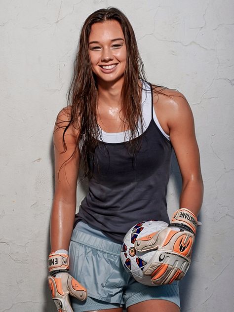 Christiane Endler, goalkeeper, Chile Women’s National Team Masc Women, Female Soccer Players, Women’s Soccer, Girls Soccer, Muscle Girls, Womens Football, Womens Soccer, Muscle Women, Real Women