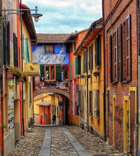 Dozza, Bologna @borghitaly Stone Street, Sardinia Italy, Colourful Buildings, Italy Aesthetic, Summer Road Trip, Italy Vacation, Romantic Travel, Sardinia, Venice Italy