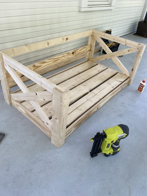 DIY Crib Mattress Porch Swing - The Gray Ruby Diaries Diy Daybed Swings Outdoor, Crib Mattress Porch Swing, Diy Crib Mattress, Farmhouse Porch Swings, Diy Porch Swing Bed, Porch Swing Plans, Porch Bed, Diy Swing, Diy Porch Swing