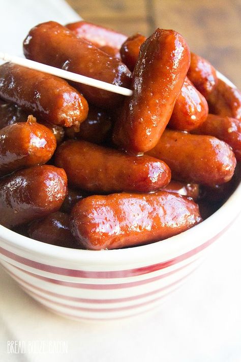 Bourbon BBQ Little Smokies are a flavorful appetizer that's easy to make and oh so good! Weiner Recipes, Bbq Little Smokies, Easy Holiday Appetizers, Smokies Recipe, Little Smokies, Bread Booze Bacon, Holiday Appetizers Easy, Cocktail Appetizers, Make Ahead Appetizers