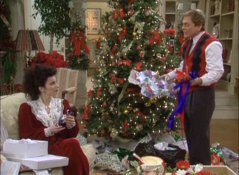 The Nanny Christmas, Christmas Aesthetic Friends, Nanny Fran, Troy And Abed, Christmas Tv Shows, Daniel Davis, Fine Outfits, Nanny Outfit, Tv Christmas