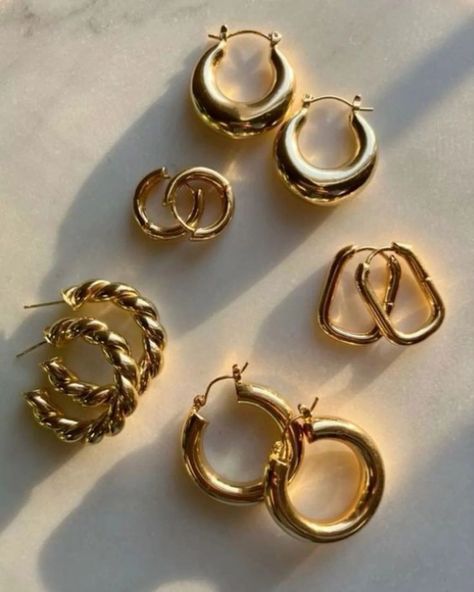 Which one would you pick for your outfit today? [Gold hoops, classic earrings, everyday glam, statement hoops, minimal jewelry, elegant accessories, versatile earrings, bold gold, chic style, timeless fashion] #stylewithspark #SeraphicGlitters #GoldHoops #EverydayElegance #MinimalJewelry #TimelessStyle #ChicAccessories #JewelryAddict #VersatileJewelry #boldandbeautiful Ušný Piercing, خواتم خطوبة, Chunky Gold Hoop Earrings, Video Tiktok, Chunky Hoop Earrings, Photography Lifestyle, Hoop Earring Sets, Girl Jewelry, Classy Jewelry