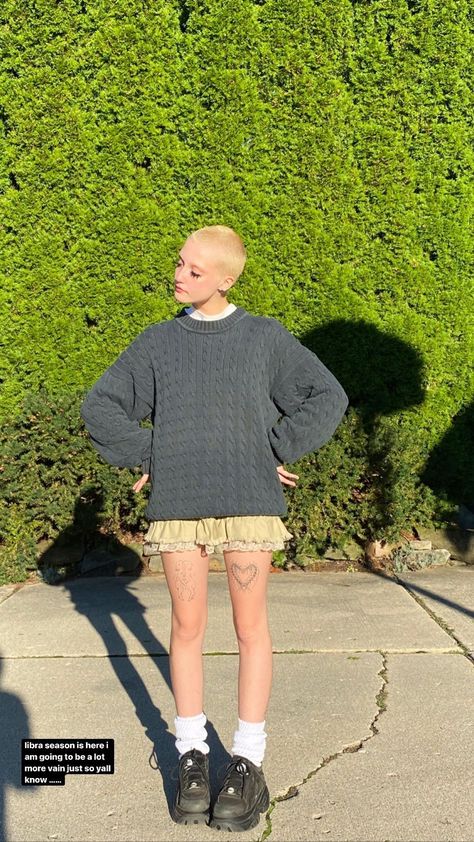 Outfits With Shaved Head, Outfits With Buzzcut, Bald Outfits Women, Shaved Head Women Outfits, Technocore Outfits, Buzzcut Women Outfit, Buzz Cut Outfit Women, Buzzcut Outfit Women, Shaved Head Fashion