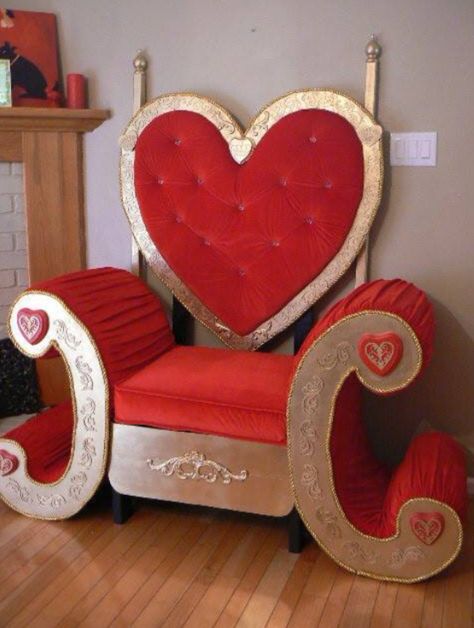 Queen Of Hearts Chair, Alice In Wonderland Float, Queen Of Hearts Decorations, Alice In Wonderland Chair, Alice In Wonderland Furniture, Queen Of Hearts Party, Alice Halloween, Alice In Wonderland Decor, Alice In Wonderland Props