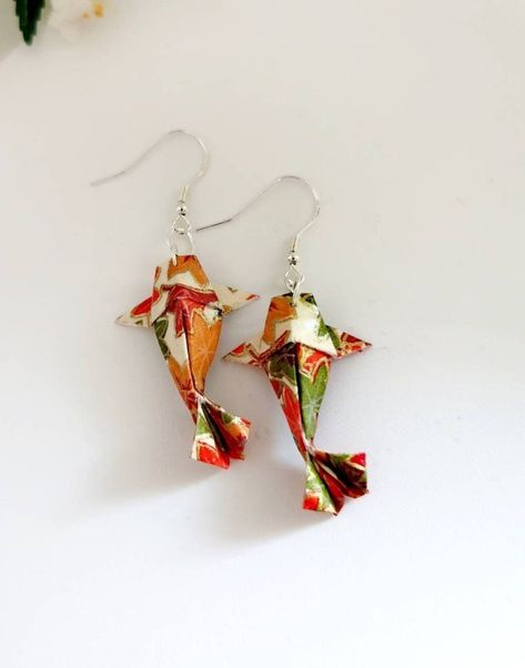 Origami Koi Fish, Gift Best Friend Birthday, Origami And Quilling, Fish Earrings, Origami Jewelry, Fish Jewelry, Useful Origami, Paper Weaving, Fun Crafts To Do