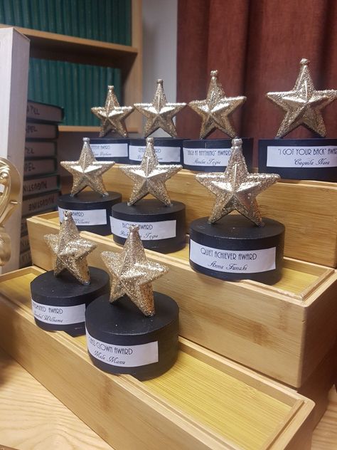 The Grammys Theme Party, Formal Awards Ideas, Awards Table Decorations, Diy Hollywood Star, Prom Awards Ideas, Award Show Party Ideas, Homemade Awards Ideas, Talent Show Awards, Dance Superlatives Awards