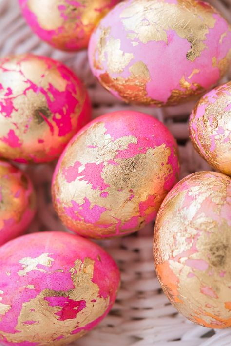 DIY Gold Leaf Shaving Cream Easter Eggs - The Sweetest Occasion Cream Easter Eggs, Diy Gold Leaf, Shaving Cream Easter Eggs, Gold Easter Eggs, Diy Shaving Cream, Craft Easter, Leaf Projects, Painted Eggs, Diy Gold