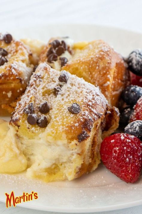 If you love French toast and cannoli, try making Cannoli Baked French Toast. Transform Martin’s Sweet Party Potato Rolls into this decadent dessert. Cannoli French Toast, Egg Casseroles, Diner Ideas, Cafe Recipes, Cannoli Filling, Potato Rolls, Baked French Toast, Game Cafe, French Toast Breakfast