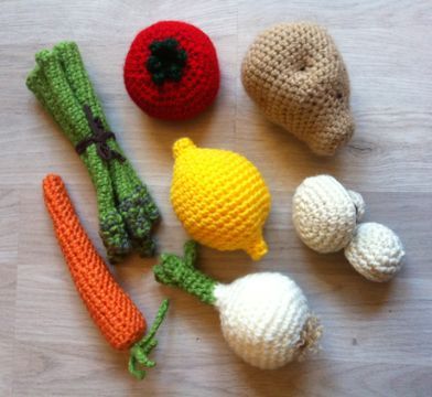 frutas y verduras tejidas a crochet con rellenos Watermelon Shirt, Crochet Fruit, Watermelon Print, Crochet Food, Fine Yarn, After Christmas, Play Set, Crochet Beanie, Fruits And Veggies