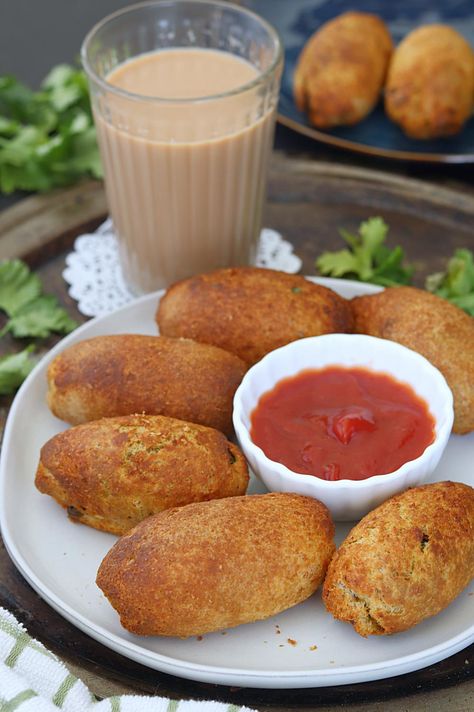 How to make Bread Rolls. Step by step Indian bread rolls recipe. Non fried version. Pan tossed bread rolls stuffed with potatoes is a delicious breakfast recipe. Easy Kids Lunch Box Ideas, Vegan Bread Rolls, Kids Lunch Box Ideas, Sandwich Recipes Indian, Easy Lunches For Kids, High Protein Breakfast Recipes, Bread Rolls Recipe, Snack Smoothie, Lunch Box Ideas