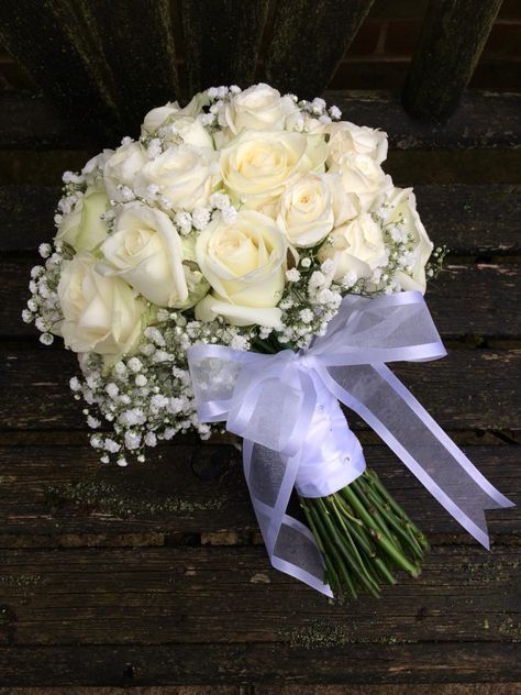 White Bidermaer, Bridal Flowers Bouquet White, Bouquet Wedding Simple, Brides Flower Bouquet, Wedding Bouquets White Roses, White Rose Flower Bouquet, Hand Flower Wedding, Rose Hand Bouquet, White Roses Bridal Bouquet