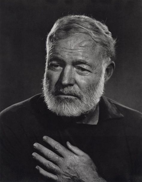 Ernest Hemingway Aesthetic, Ernest Hemingway Pictures, Ernst Hemingway, Chair Photoshoot, Yousuf Karsh, International Man Of Mystery, Bw Portrait, Book Portfolio, John Milton