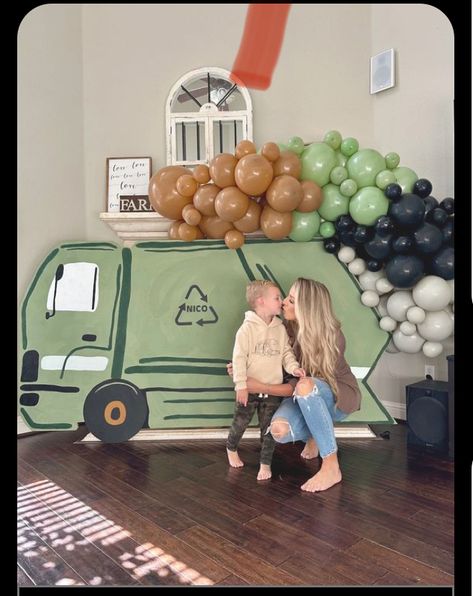 Garbage Truck Party, Truck Theme Birthday, Bday Themes, Trash Party, Tractor Birthday Party, Birthday Theme Decoration, Trash Truck, Truck Theme, Toddler Birthday Party