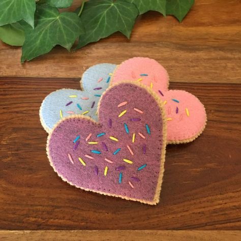 Felt Valentine Cookies, Felt Valentine, Felt Food, Valentine Cookies, Felt Toys, Super Sweet, Imaginative Play, Felt Crafts, Pretend Play