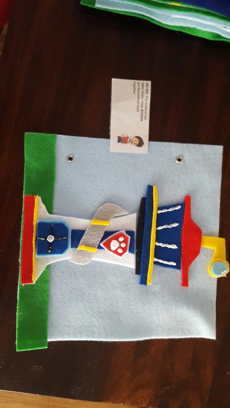 Paw patrol quiet book: OH NO: the lookout has fallen down. Help Ryder put the lookout back together Felt Activities, Felt Boards, Quiet Book Templates, Felt Finger Puppets, Quiet Book Patterns, Busy Books, Felt Books, Crafts For Boys, Activity Books