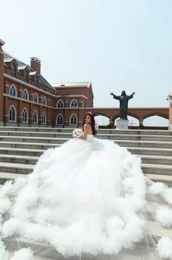 Wedding gowns Huge Wedding Dress, Fluffy Wedding Dress, White Quinceanera Dresses, Puffy Wedding Dresses, Big Wedding Dresses, Wedding Dresses Cinderella, Puffy Dresses, Cute Wedding Dress, Cinderella Dresses