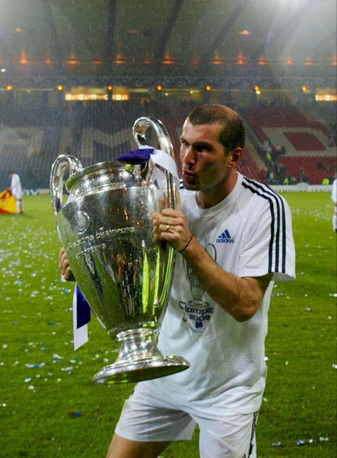 Football Celebrations, Hampden Park, Real Madrid Players, Best Football Players, Football Icon, Cristiano Ronaldo 7, Zinedine Zidane, Soccer League, Champions League Final