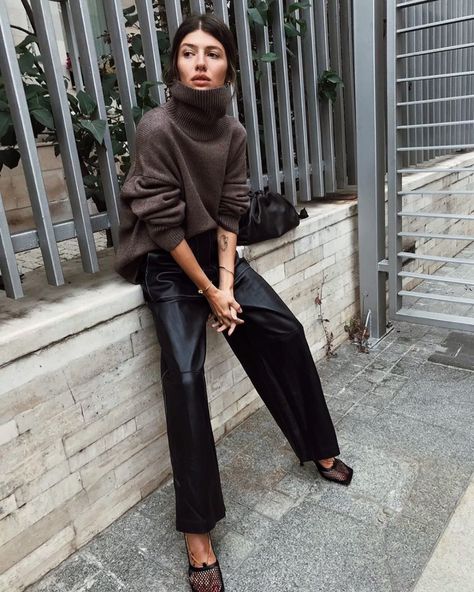 MARIE MIKH (@marimikh) • Instagram photos and videos Leather Trousers Outfit, Leather Pants Outfit, Earthy Outfits, Looks Street Style, Street Style Inspiration, Looks Chic, Outfits Casual, Mode Inspiration, Fashion Street