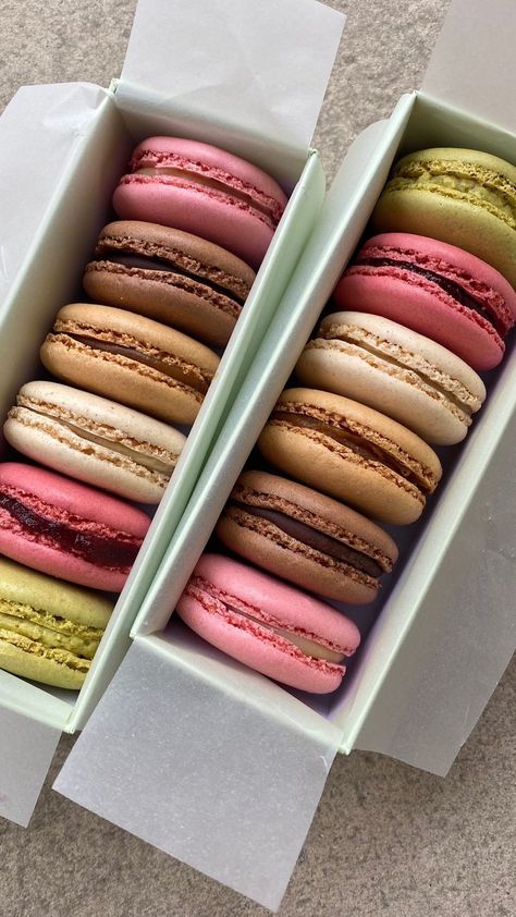 Macaron Aesthetic, Macarons Aesthetic, Sweets Aesthetic, Food Obsession, Beautiful Food, Interesting Food Recipes, Macaroons, Pretty Food, Sweet Snacks