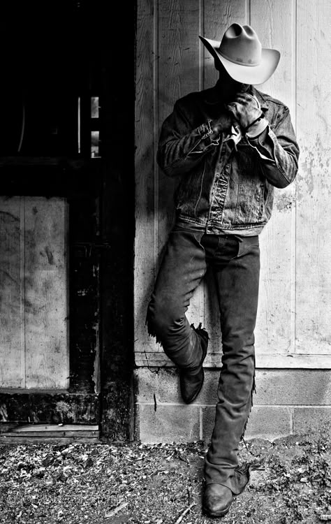 Marlboro Man Shoot Cowboy Photoshoot Men, Western Grunge Aesthetic, Cowboy Photoshoot, Cowboy Photos, Cowboy Shoot, California Cowboy, Cowboy Pics, Western Photo Shoots, Cowboy Photography