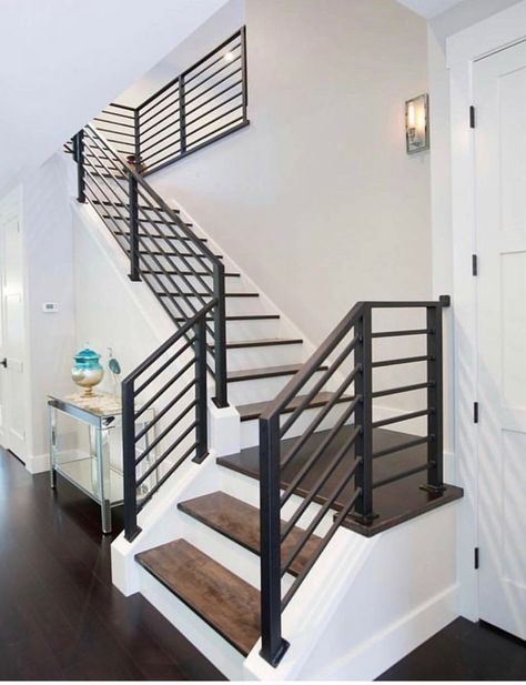 درج السلم, Metal Stair Railing, Interior Stair Railing, Modern Railing, Modern Stair Railing, Stair Railing Design, Staircase Remodel, Stair Remodel, Stairs Design Modern