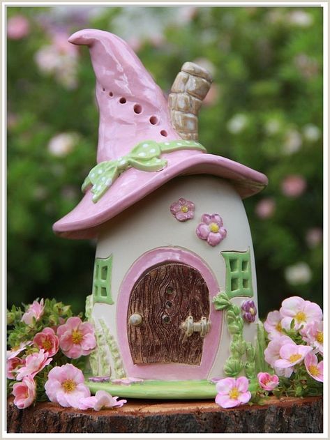 Fairy garden pottery is a fantastic way to include a hint of whimsy to your garden design, creating a charming and unique appearance. House Pottery, Mushroom Paint, Clay Fairy House, Pumpkin House, Organizing Hair Accessories, Pottery Lamp, Clay Fairies, Fairy Garden Decor, Garden Pottery