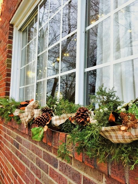 Diy Window Swag Christmas, Christmas Window Box Decor, Above Window Christmas Decor, Outside Christmas Window Decorations, Window Swags Christmas, How To Decorate Windows, Window Sill Christmas Decor, Christmas Windowsill Decor, Christmas Window Decorations Outdoor