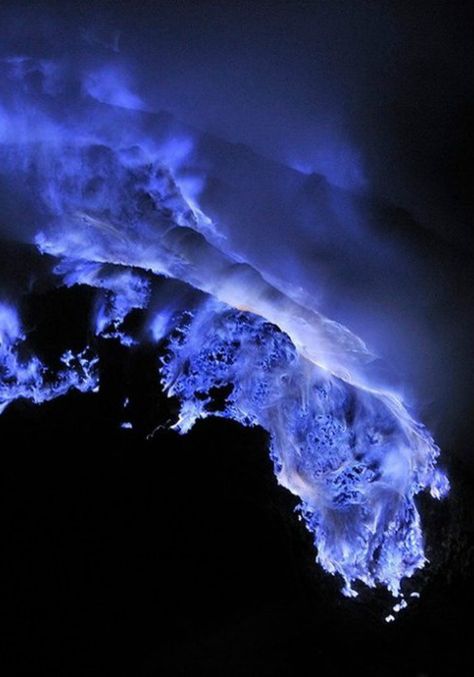 Ijen Volcano, Kawah Ijen, Awesome Photography, Eye Of The Storm, Blue Flames, China Travel, Oblivion, Natural Phenomena, Abstract Photography