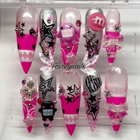 PINK DOMO Nail set for @reaaganlise ☆ FREESTYLE!! if you get inspired or recreate, TAG ME !! I love to see them!!! everything is drawn by… | Instagram Pink Domo, Hello Kitty Nails Art, Nye Nails, Custom Nails, Retro Nails, Goth Nails, Edgy Nails, Hello Kitty Nails, Simple Acrylic Nails