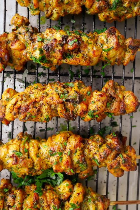 Chicken Skewers in the Oven - Moribyan Chicken Skewers In Oven, Chorizo Skewers, Stuffed Pita, Chicken And Chorizo, Chicken Skewer Recipe, Grilled Chicken Skewers, Cheesecake Cups, Doner Kebab, Nashville Hot