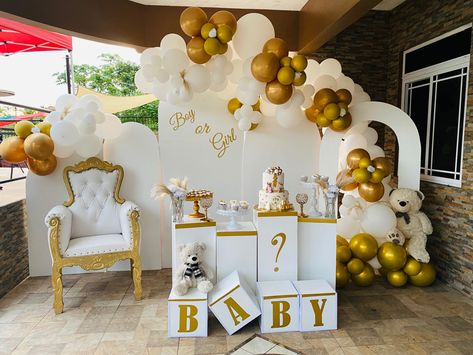 White And Gold Baby Shower Dress, White And Gold Baby Shower Ideas, White And Gold Gender Reveal, White Cream And Gold Balloon Arch, Gender Reveal Gold And White, Baby Shower Items, Gender Reveal Themes, Gender Reveal Party Decorations, Gold Theme