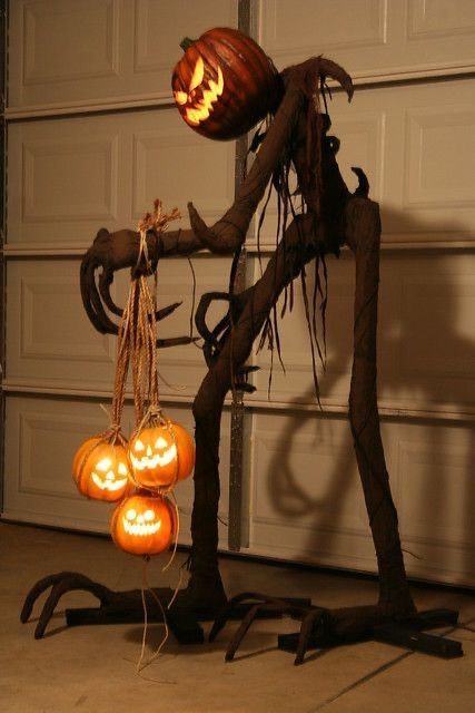 Pumpkin Graveyard, Pumpkin Magic, Scary Halloween Decorations Outdoor, Halloween Monsters, Halloween Photo Booth, Halloween Outside, Casa Halloween, Halloween Props Diy, Halloween Facts