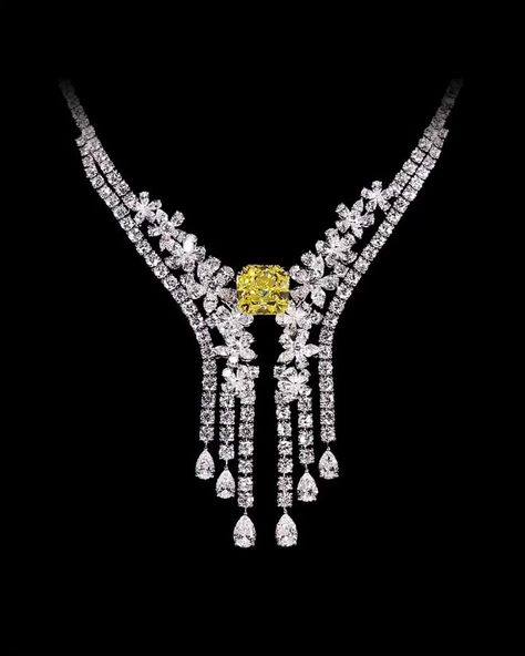 Graff Diamonds. Heart and soul. Yellow and white diamond necklace, 61cts #graffdiamonds #highjewelry Graff High Jewelry, High Jewelry Necklace, Graff Jewelry, Kinetic Jewelry, Yellow Diamond Necklace, Graff Diamonds, White Diamond Necklace, Yellow Diamonds, Diamond Jewelry Necklace