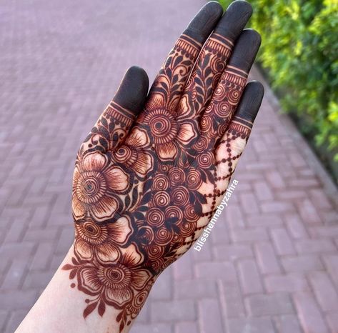 Mehndi Designs Front Hand Rose, New Mehndi Designs Back Hand Simple, Name Mahendi Designs Latest, Mehendi Rose Design, Latest Stylish Mehndi Designs Front Hand, Mehndi Front Hand Designs, Rose Mehndi Designs Back Hand, Mehndi Designs2022, Front Mehndi Designs Beautiful