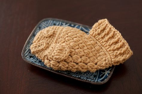 crocheted taiyaki by rjrahardjo, via Flickr Crochet Spam Musubi Free Pattern, Ramen Crochet Pattern, Crochet Onigiri, Crochet Taiyaki, Taiyaki Fish, Textile Crafts, Crochet Art, Needle And Thread, Fiber Art