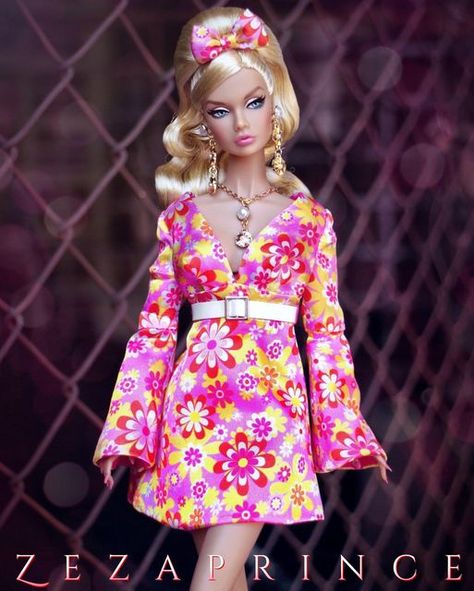 70s Barbie, Vintage Outfits 70s, Sewing Barbie Clothes, Barbie Dolls Diy, Barbie Outfits, Glam Doll, Poppy Parker Dolls, Fashion Royalty Dolls, Retro Women