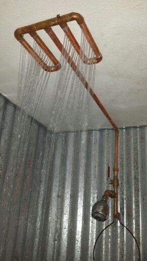 Diy copper piping rain shower head.                                                                                                                                                     More Diy Copper, Primitive Bathrooms, Shower Fixtures, Copper Diy, Diy Shower, Outdoor Bathrooms, Rustic Bathrooms, Basement Bathroom, Rain Shower Head