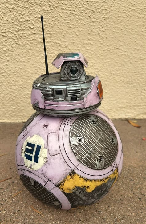 Custom Star Wars Droids, Droid Depot Custom Paint, Batuu Bounding, Spaceship Design Interior, Droid Depot, Astromech Droid, Star Wars Species, Disney College, Star Wars Diy