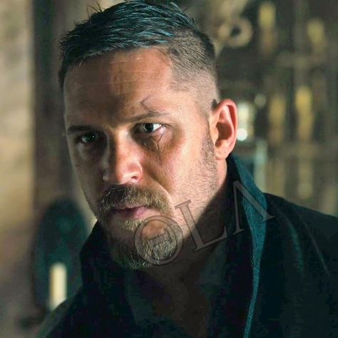 ♏ Harli 💜 (@ola_fimmel) Instagram: "#saturday #taboo #mysexybritishman #hardylicious #tomhardy 😈🎩😍 Tom Hardy Tom Hardy Short Hair, Men’s Fade Haircut Short, Tom Hardy Hair, Tom Hardy Taboo Haircut, Tom Hardy Haircut, Spencer James, James Delaney, Tom Hardy Movies, Tom Hardy Actor