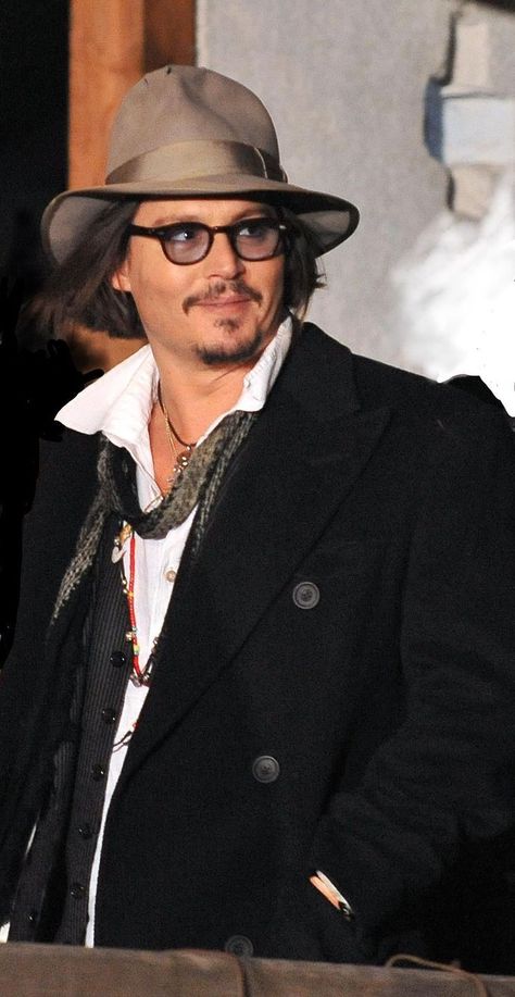 Johnny Depp Characters, Johnny Depp Fans, Johnny Depp Pictures, Sweeney Todd, Madame Tussauds, Winona Ryder, Jack Sparrow, Looks Black, Bts Drawings