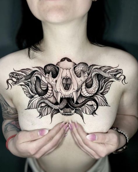 Womens Chest Tattoo, Chest Tattoo Designs Female, Piercings And Tattoos, Beautiful Spine Tattoos, Full Chest Tattoos, Chest Tattoo Ideas, Spine Tattoo Ideas, No Regrets Tattoo, Single Line Tattoo