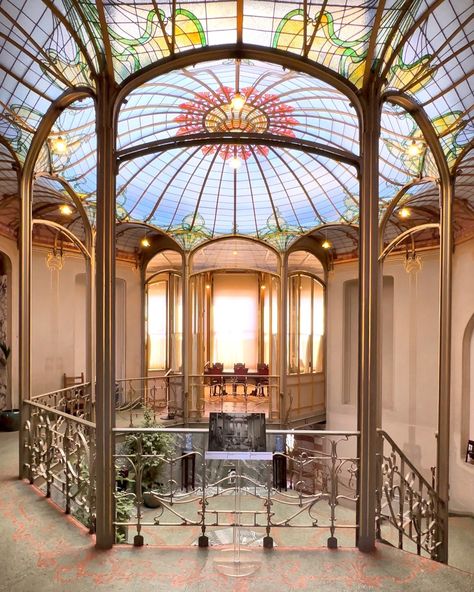 Immersed in the mesmerizing world of Art Nouveau at Hotel Van Eetvelde ✨ Designed by the legendary Victor Horta, this masterpiece showcases the elegance of curved lines, intricate ironwork, and stunning stained glass. A perfect blend of art, nature, and architecture that captures the spirit of the Belle Époque! 🌿🏛️ #World#Europe#Belgium#Brussels#Bruxelles#Travel#Travelgram#Photography#Love#Details#Wanderlust#Visit#Explore#Visitbrussels#Photo#Instamood#Inspire#City#Photooftheday#Aesthetic#Tra... Europe Buildings, Nature And Architecture, Belgium Brussels, Building Aesthetic, Art Nouveau Pattern, Academic Art, Art Nouveau Architecture, World Of Art, Pre Raphaelite