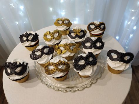 Masquerade Cupcakes, Masquerade Formal, Prom Food, Christmas Masquerade, Mascarade Party, Masquerade Decorations, Masquerade Prom, Class 2023, Masquerade Theme