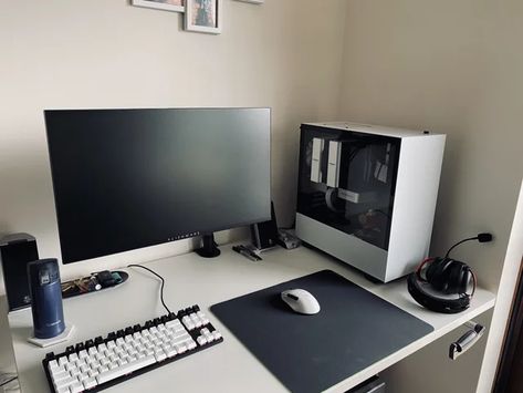 Small Game Rooms, Gaming Desk Setup, New Pc, Computer Desk Setup, Pc Gaming Setup, Desktop Setup, Bedroom Setup, Gaming Room Setup, Computer Setup